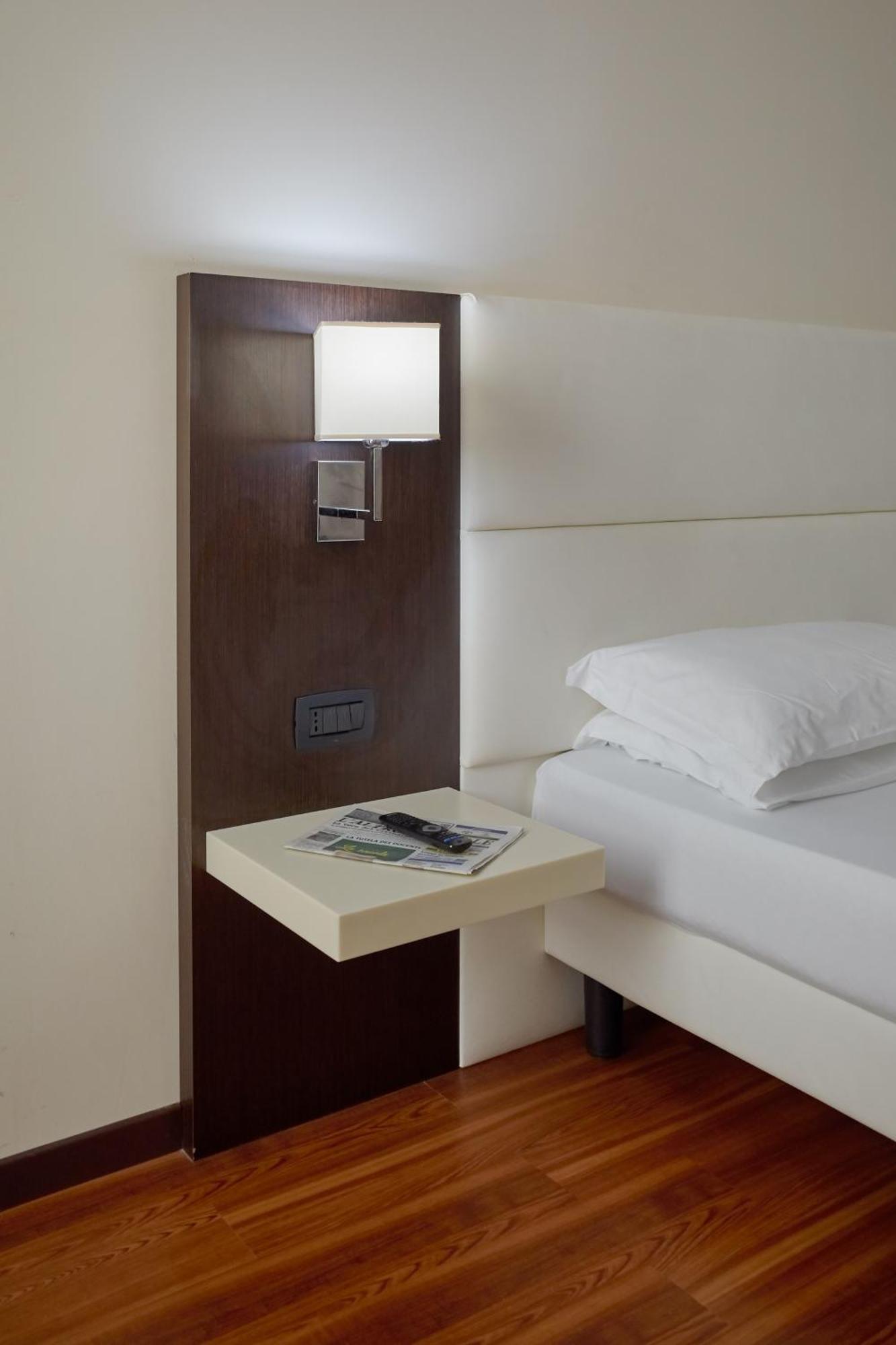 Kona Hotel Verona By Kleos Group Collection ネグラール エクステリア 写真