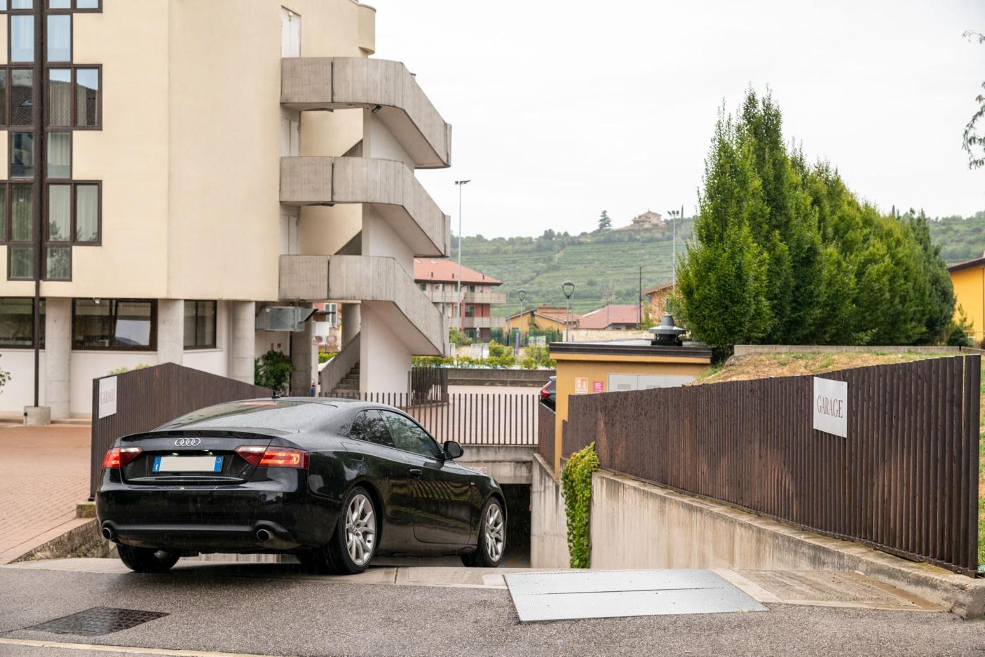 Kona Hotel Verona By Kleos Group Collection ネグラール エクステリア 写真